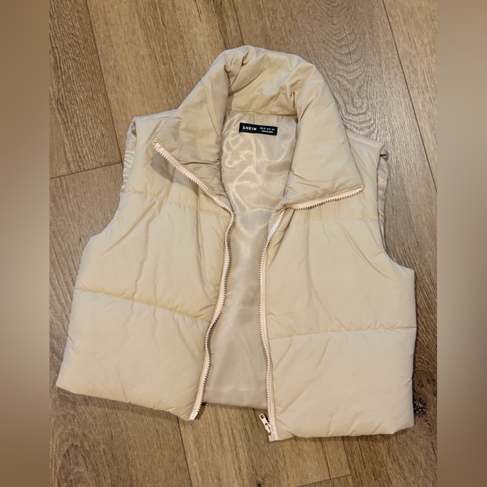 ⭐️4 for $20 SHEIN Cream Puffer Vest